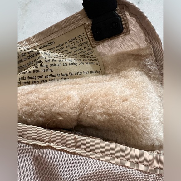 US Military Canteen  2 Qt  1994 with wool lined carrying pouch and adj strap - Picture 10 of 10